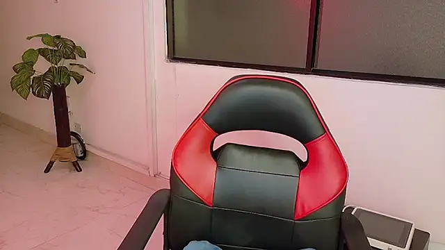 Snapshot of Hell_Girll_ chatting on October 5, 3:49 am Hell Girll online show from October 5, 3:49 am