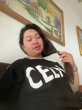 Nhung584 online show from May 22, 11:32 pm