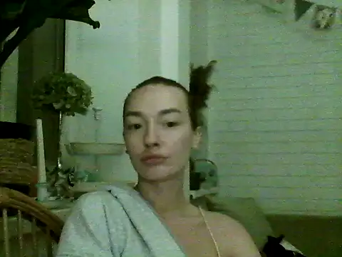 Snapshot of Calireon chatting on October 6, 11:46 pm Calireon online show from October 6, 11:46 pm