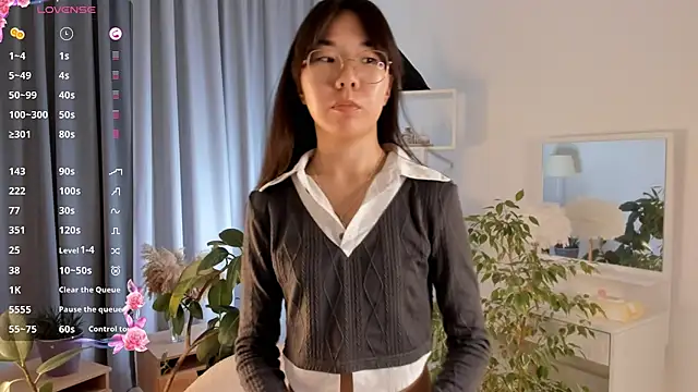 UdelaDodson online show from September 29, 3:06 pm