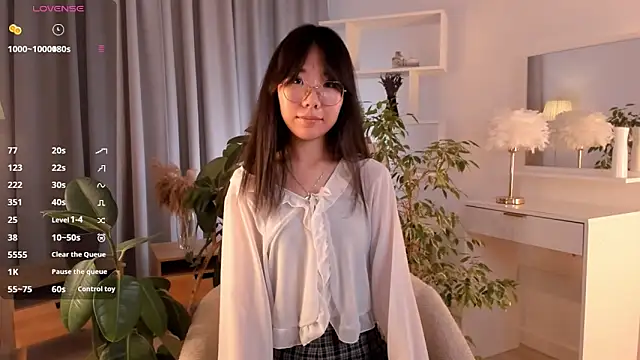 UdelaDodson online show from October 9, 1:36 am