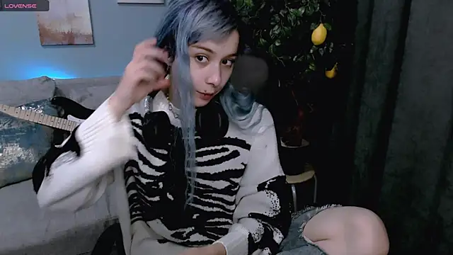 SophieAsh online show from September 26, 6:28 am