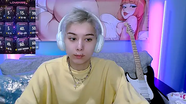 SophieAsh online show from November 8, 7:08 am