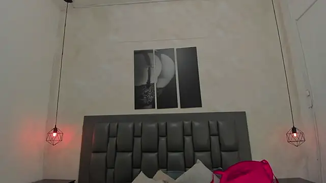 Snapshot of dakota_roussee chatting on March 25, 12:33 pm dakota roussee online show from March 25, 12:33 pm