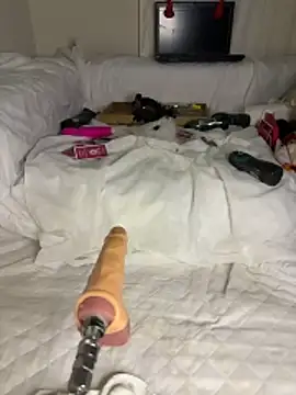 Ozge-SluttyScream69 online show from December 19, 11:34 pm