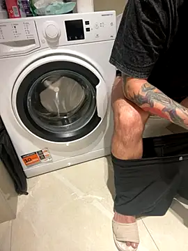 Snapshot of DavidMaros chatting on October 28, 5:11 am DavidMaros online show from October 28, 5:11 am