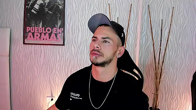 Snapshot of dylan_jacobx chatting on January 11, 3:44 am dylan jacobx online show from January 11, 3:44 am