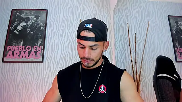 Snapshot of dylan_jacobx chatting on January 14, 3:23 am dylan jacobx online show from January 14, 3:23 am