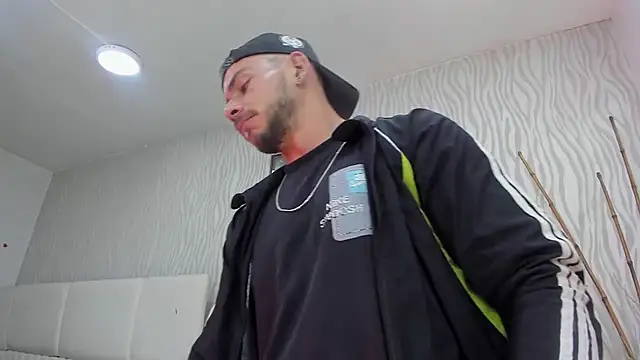 Snapshot of dylan_jacobx chatting on February 3, 7:24 am dylan jacobx online show from February 3, 7:24 am