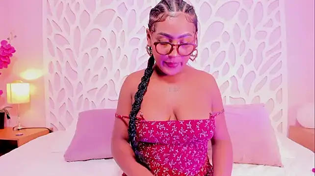 Snapshot of Emmadancer chatting on November 2, 9:17 pm Emmadancer online show from November 2, 9:17 pm