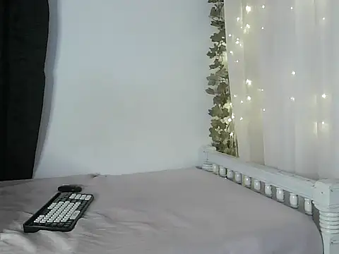 lishainparis18 online show from September 27, 4:34 pm