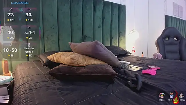 PaulinaGame online show from December 2, 8:04 pm