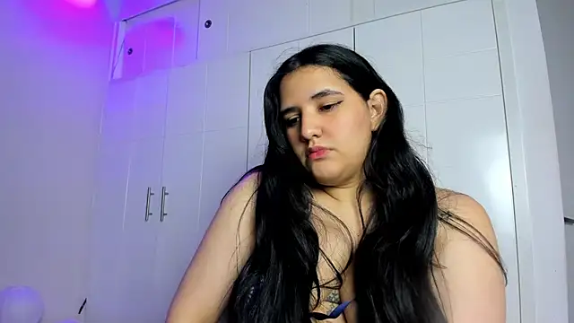 Snapshot of OnlyCurvySofi chatting on October 16, 12:44 am OnlyCurvySofi online show from October 16, 12:44 am