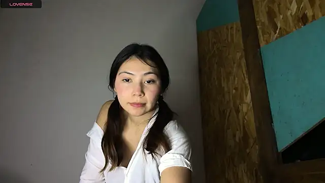 Snapshot of petite_mary chatting on May 3, 8:15 pm petite mary online show from May 3, 8:15 pm