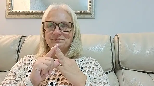 Snapshot of Velvet-Secrets chatting on September 20, 9:38 pm Velvet-Secrets online show from September 20, 9:38 pm