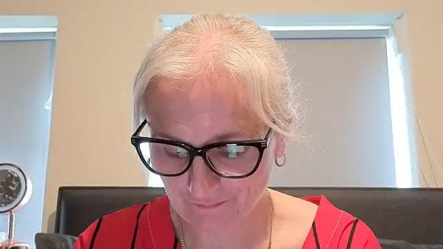 Snapshot of Velvet-Secrets chatting on April 1, 9:21 am Velvet-Secrets online show from April 1, 9:21 am