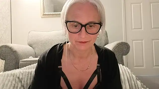 Snapshot of Velvet-Secrets chatting on April 2, 9:45 pm Velvet-Secrets online show from April 2, 9:45 pm