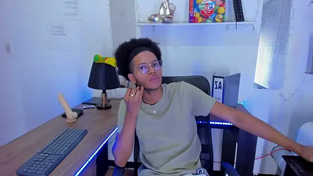 DEAMOL online show from November 18, 6:45 pm