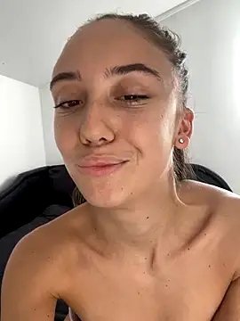 Snapshot of CristinaSww chatting on October 24, 1:07 pm CristinaSww online show from October 24, 1:07 pm