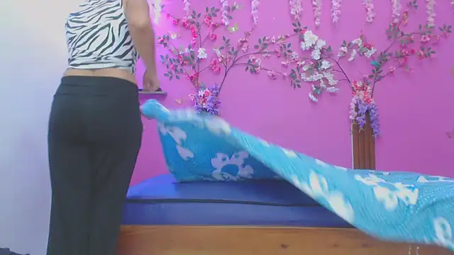 skinnybarbie022 online show from February 1, 12:31 am