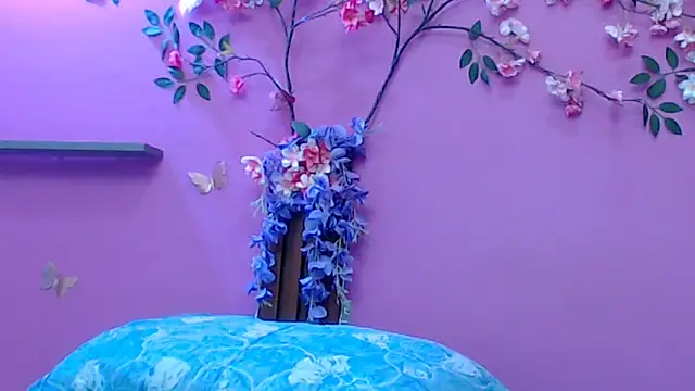 Snapshot of skinnybarbie022 chatting on March 16, 12:17 am skinnybarbie022 online show from March 16, 12:17 am