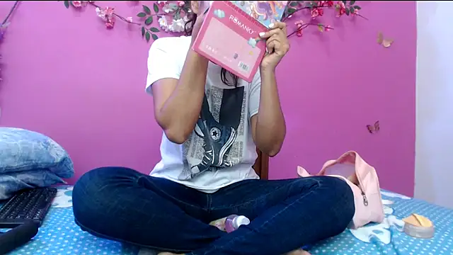 Snapshot of skinnybarbie022 chatting on March 17, 12:59 am skinnybarbie022 online show from March 17, 12:59 am