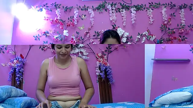 Snapshot of skinnybarbie022 chatting on April 14, 1:00 am skinnybarbie022 online show from April 14, 1:00 am