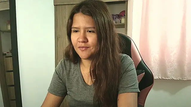 Oliviawatson1 online show from October 13, 1:55 pm