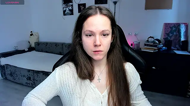 cute little ass online show from March 1, 6:15 am