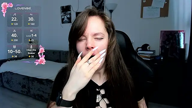 cute little ass online show from March 7, 5:04 am