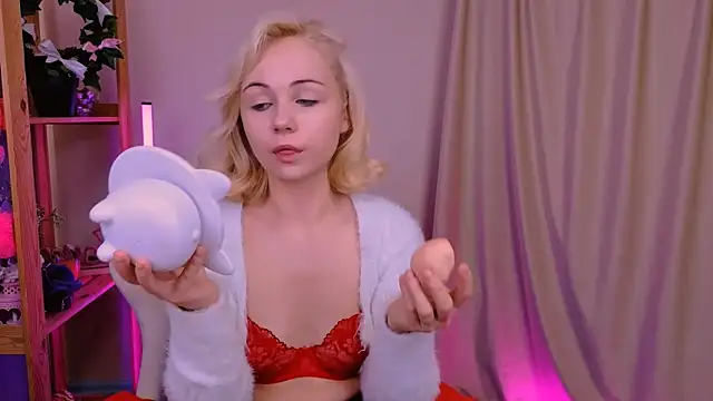 Charlotte Colinss online show from October 7, 3:36 am