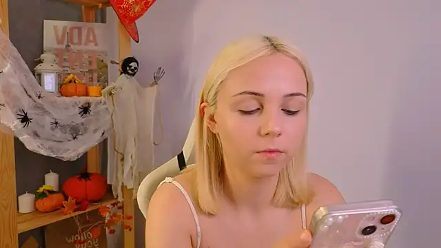 Charlotte Colinss online show from October 22, 4:57 am