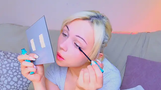 Charlotte Colinss online show from May 8, 5:24 am
