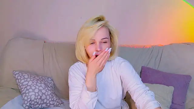 Charlotte Colinss online show from May 11, 4:07 am