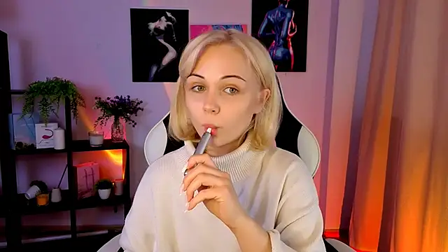 Charlotte Colinss online show from May 15, 4:41 am