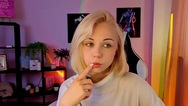 Charlotte Colinss online show from May 16, 4:20 am