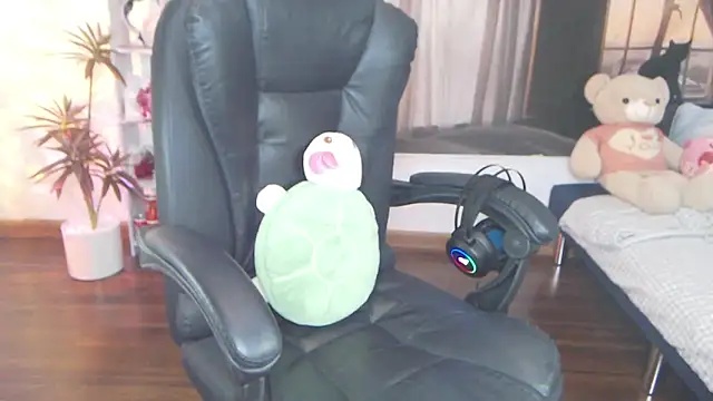 Suzie Wet Cave online show from September 25, 11:47 am