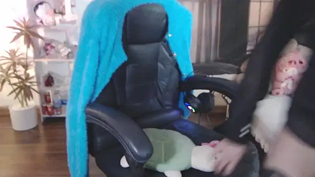 Suzie Wet Cave online show from October 24, 12:01 pm