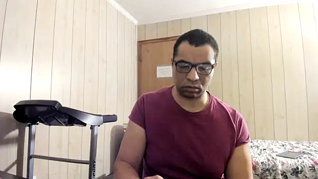 Snapshot of NaturalBeautyQueen chatting on June 15, 11:29 pm NaturalBeautyQueen online show from June 15, 11:29 pm