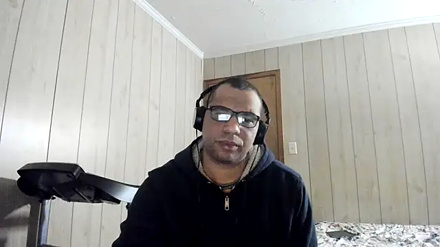 Snapshot of NaturalBeautyQueen chatting on July 2, 2:01 pm NaturalBeautyQueen online show from July 2, 2:01 pm
