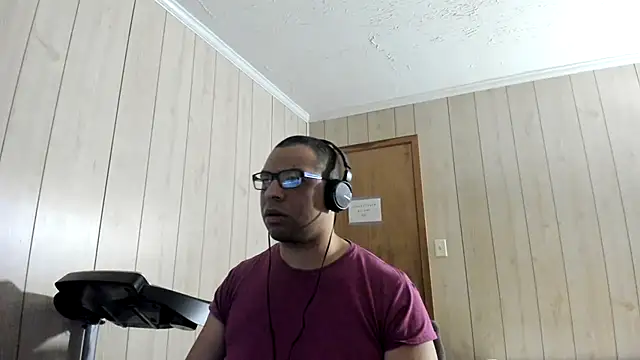 Snapshot of NaturalBeautyQueen chatting on July 4, 2:34 pm NaturalBeautyQueen online show from July 4, 2:34 pm