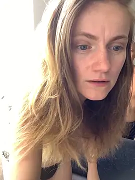 Snapshot of andyzuzka chatting on March 2, 3:08 pm andyzuzka online show from March 2, 3:08 pm