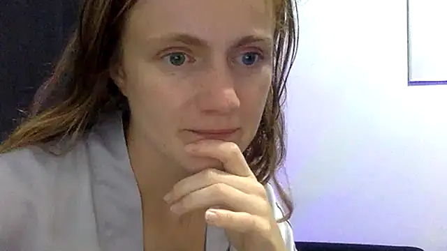 Snapshot of andyzuzka chatting on March 27, 2:50 pm andyzuzka online show from March 27, 2:50 pm