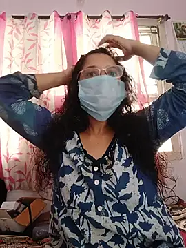 Snapshot of thanusi_2 chatting on June 18, 6:02 am thanusi 2 online show from June 18, 6:02 am