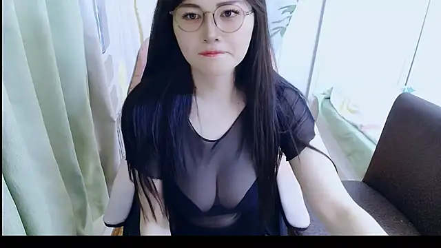 Snapshot of Winnie-01 chatting on April 12, 1:54 am Winnie-01 online show from April 12, 1:54 am