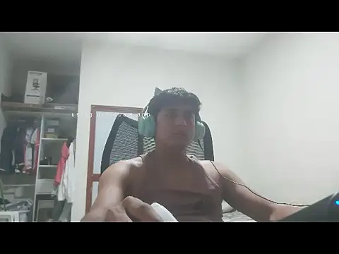 Snapshot of wilsoncrazz chatting on October 9, 5:16 am wilsoncrazz online show from October 9, 5:16 am
