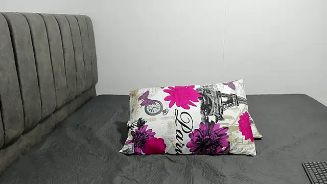 Snapshot of CristinaPiccone chatting on February 9, 2:59 am CristinaPiccone online show from February 9, 2:59 am