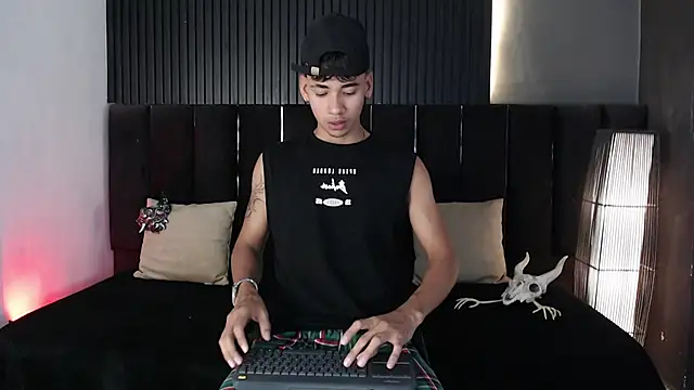 Dominic ghost online show from October 14, 8:31 pm