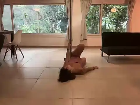 Snapshot of Sexyshygirl chatting on April 3, 4:27 pm Sexyshygirl online show from April 3, 4:27 pm