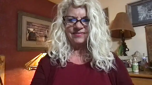 Snapshot of SubMissOlivia chatting on February 16, 11:56 pm SubMissOlivia online show from February 16, 11:56 pm